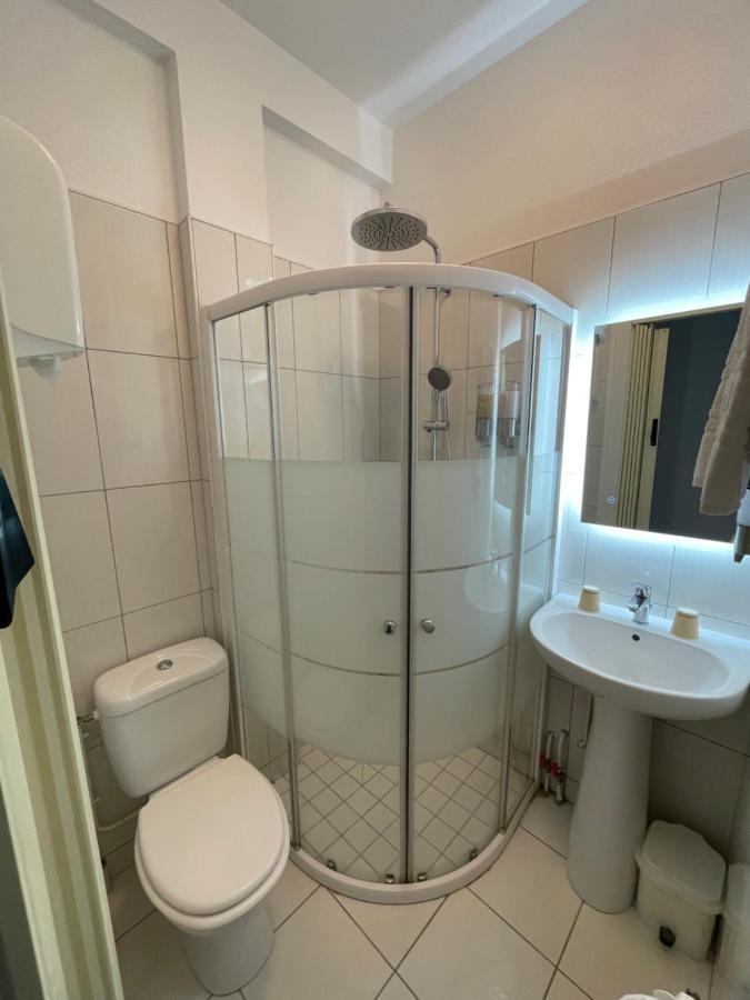Balzac Hotel Restaurant Фужер Екстер'єр фото