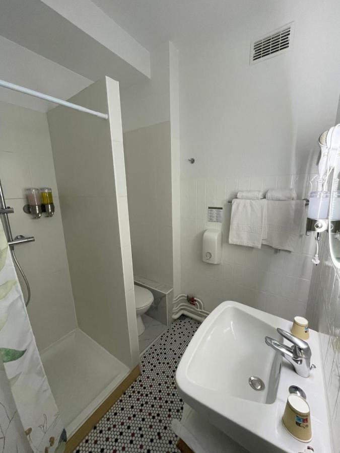 Balzac Hotel Restaurant Фужер Екстер'єр фото
